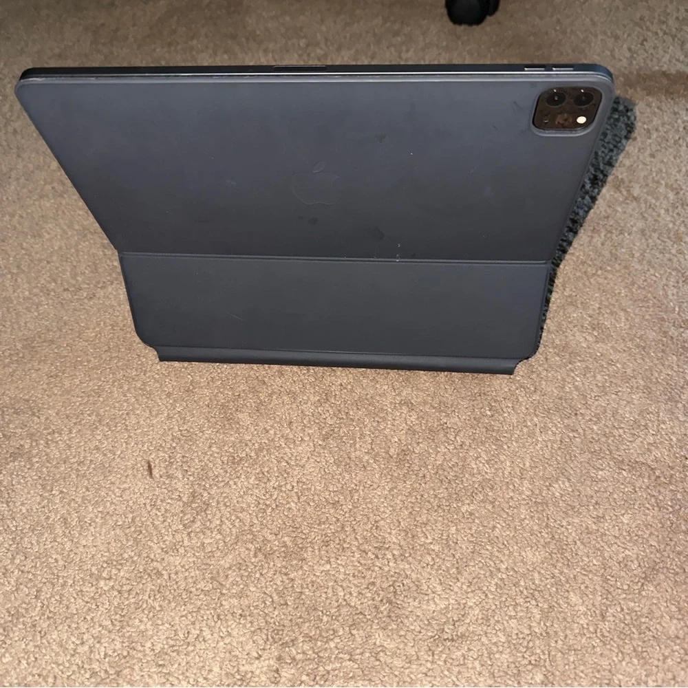 Apple iPad 12 pro 12.9 WiFi only